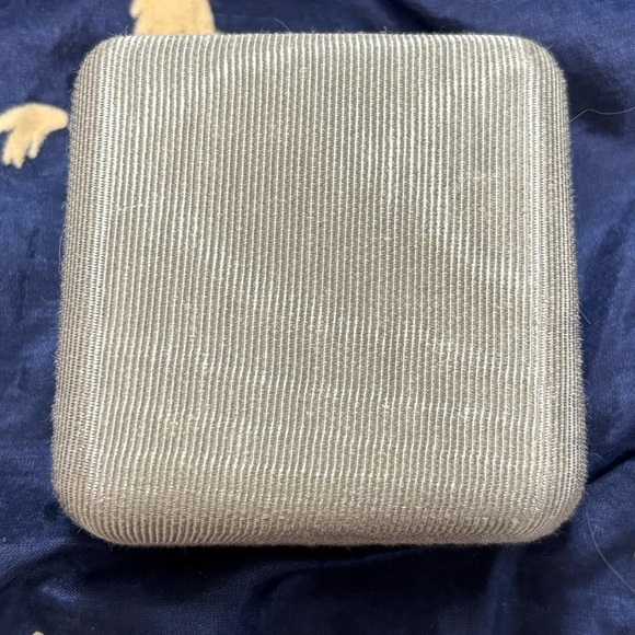 NIB Vintage Genuine Austrian Crystal Halo Flower Pearl Post Earrings Minimalist - Picture 12 of 13